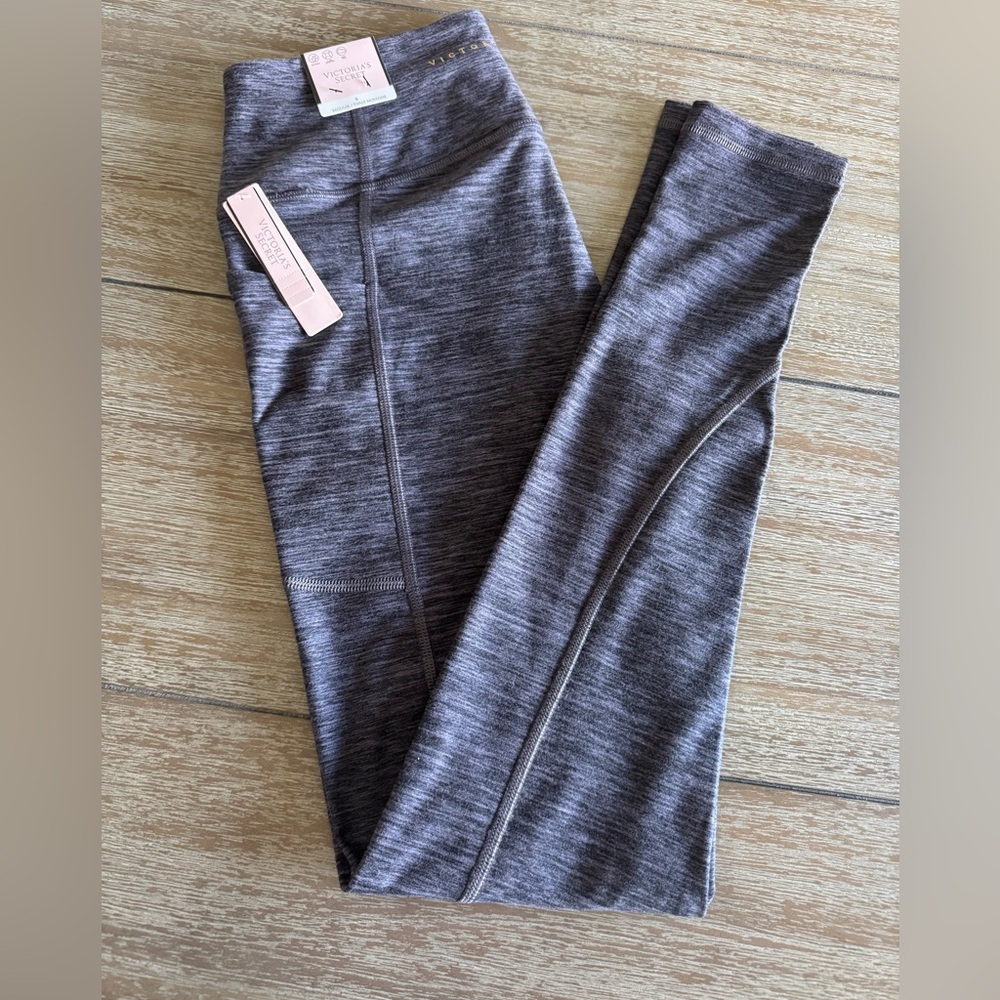 VS Incredible Essential Leggings